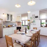Vila Roza In Istria With Whirlpool And Playground For Kids - Pet Friendly Tinjan