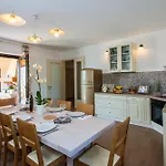 Roza In Istria With Whirlpool And Playground For Kids - Pet Friendly Tinjan