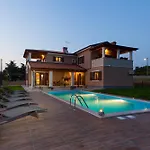 Vila Roza In Istria With Whirlpool And Playground For Kids - Pet Friendly *