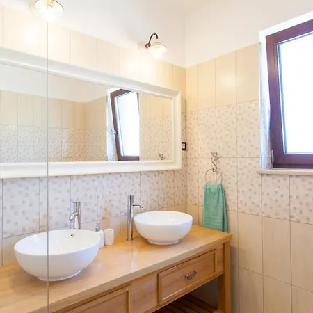 Villa Roza In Istria With Whirlpool And Playground For Kids - Pet Friendly Tinjan