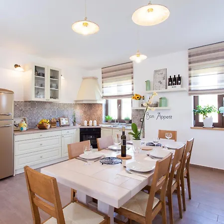 Villa Roza In Istria With Whirlpool And Playground For Kids - Pet Friendly Tinjan